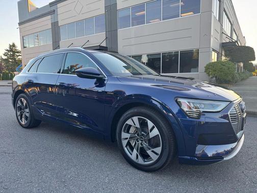 2022 Audi e-tron Premium