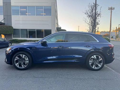 2022 Audi e-tron Premium