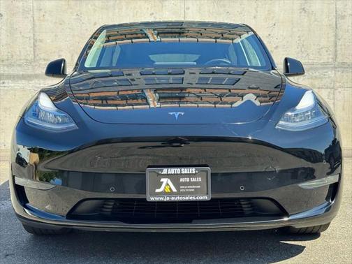 2022 Tesla Model Y Long Range Dual Motor All-Wheel Drive