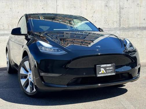 2022 Tesla Model Y Long Range Dual Motor All-Wheel Drive