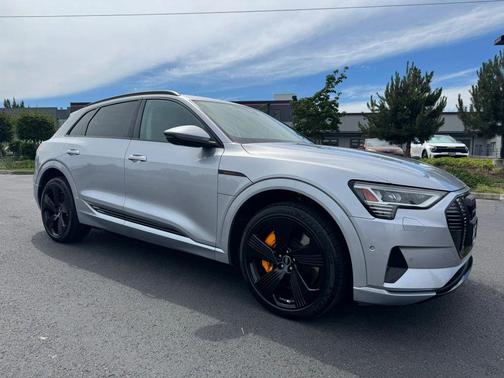 Florett Silver Metallic 2022 Audi e-tron Premium Plus