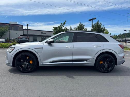 Florett Silver Metallic 2022 Audi e-tron Premium Plus