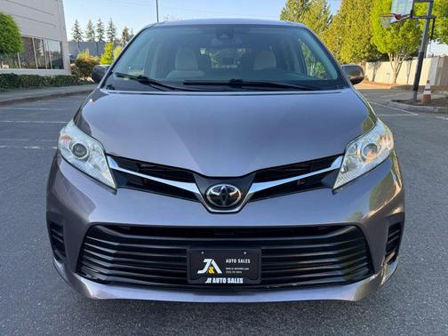 Predawn Gray Mica 2019 Toyota Sienna LE