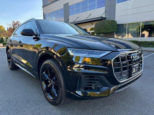 2022 Audi Q8 55 Premium Plus