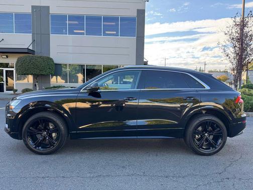 2022 Audi Q8 55 Premium Plus