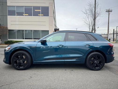 2022 Audi e-tron Premium