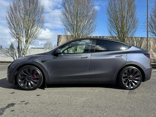 2023 Tesla Model Y Performance Dual Motor All-Wheel Drive
