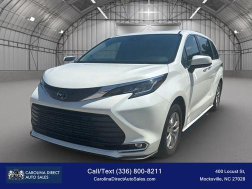 2021 Toyota Sienna XLE 8 Passenger