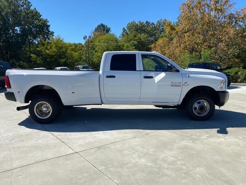 Photo 4 of 32 of 2013 RAM 3500 ST
