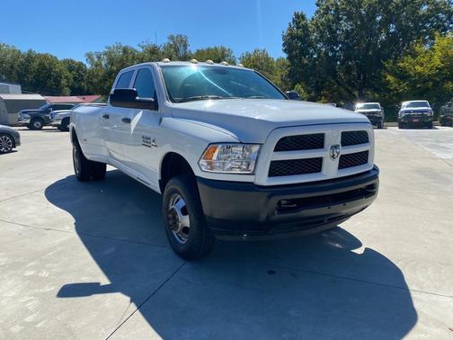 Photo 3 of 32 of 2013 RAM 3500 ST