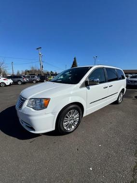 2015 Chrysler Town & Country Touring-L