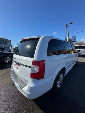 2015 Chrysler Town & Country Touring-L