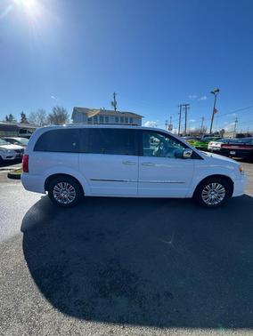 2015 Chrysler Town & Country Touring-L