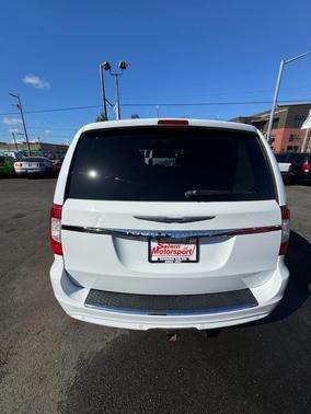 2015 Chrysler Town & Country Touring-L