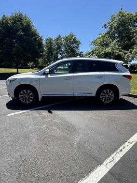 White 2015 INFINITI QX60 Base