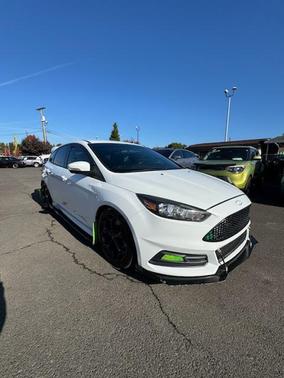 2017 Ford Focus ST 