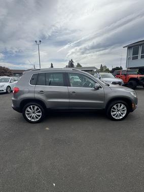 silver 2009 Volkswagen Tiguan SEL