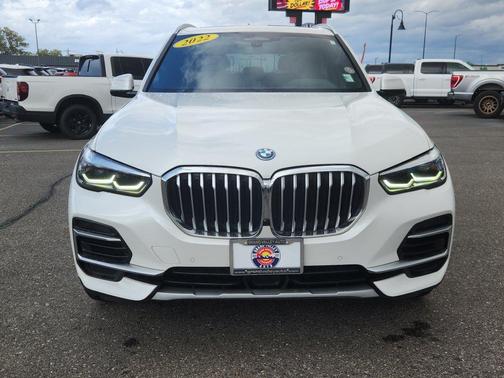 Mineral White Metallic 2022 BMW X5 PHEV xDrive45e