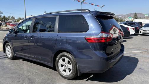 2020 Toyota Sienna LE