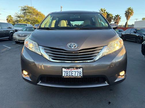 2013 Toyota Sienna XLE