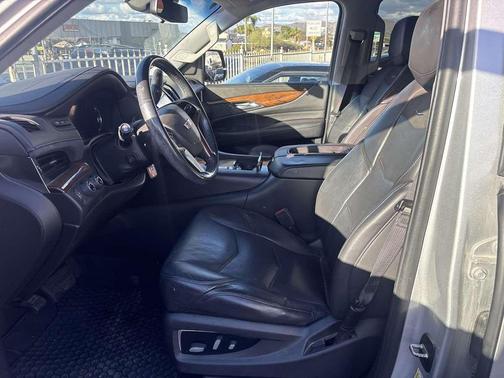 Radiant Silver Metallic 2017 Cadillac Escalade ESV Luxury