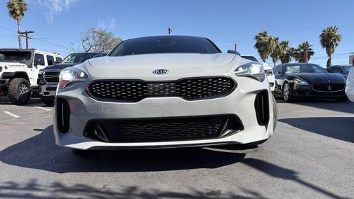 Ceramic Silver 2018 Kia Stinger GT2