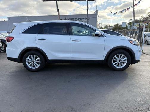 Snow White Pearl 2019 Kia Sorento LX