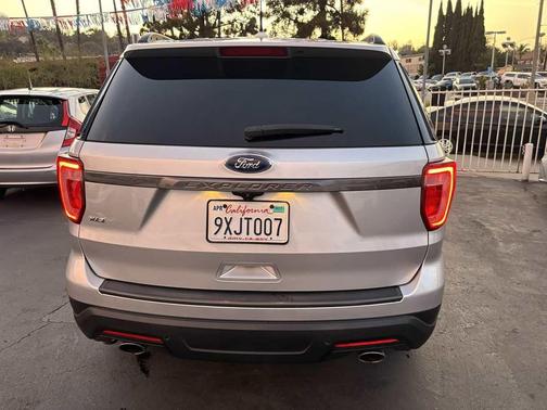 Ingot Silver Metallic 2019 Ford Explorer XLT