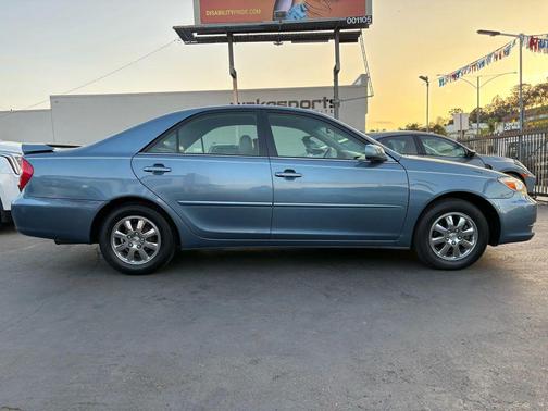 2004 Toyota Camry LE