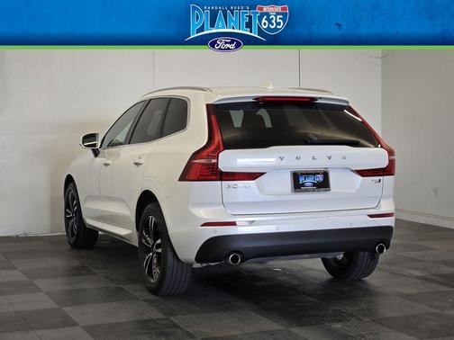 White 2020 Volvo XC60 T6 Momentum