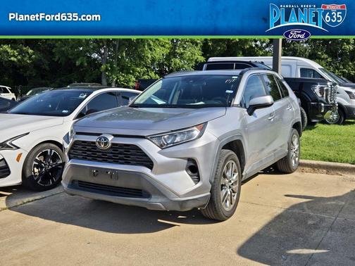 Silver Sky Metallic 2019 Toyota RAV4 XLE Premium