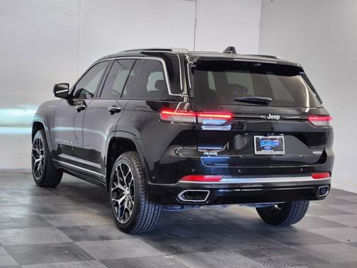 2023 Jeep Grand Cherokee SUMMIT