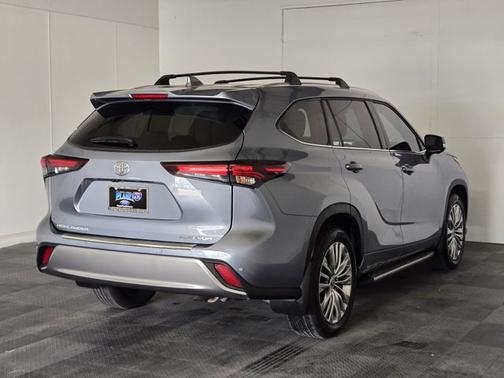 2024 Toyota Highlander PLATINUM