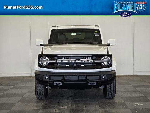 Oxford White 2026 Ford Bronco Outer Banks