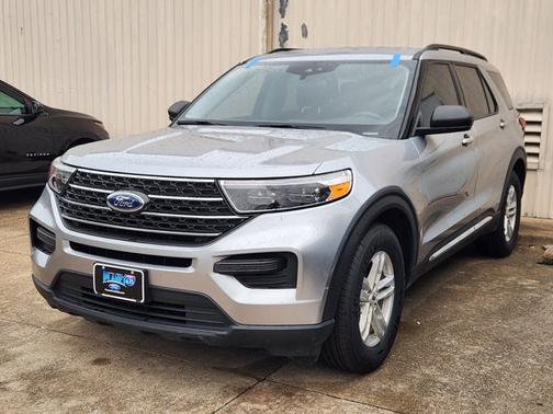 ICONIC SILVER METALLIC 2022 Ford Explorer XLT
