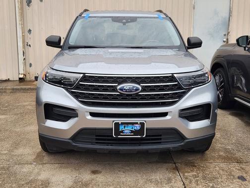 ICONIC SILVER METALLIC 2022 Ford Explorer XLT