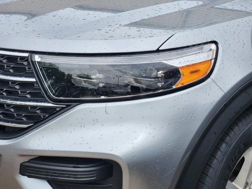 ICONIC SILVER METALLIC 2022 Ford Explorer XLT