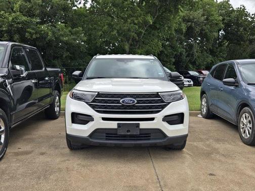 White Metallic 2023 Ford Explorer XLT