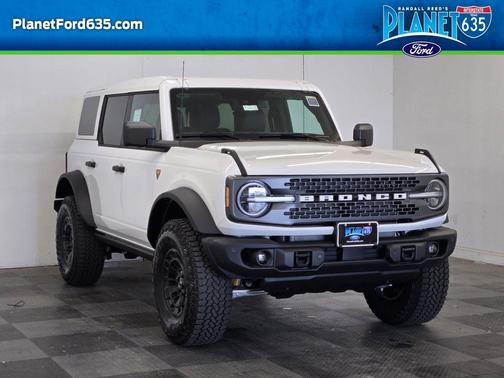 Oxford White 2026 Ford Bronco Badlands