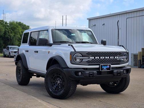 Oxford White 2026 Ford Bronco Badlands