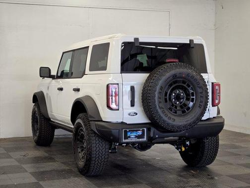 Oxford White 2026 Ford Bronco Badlands
