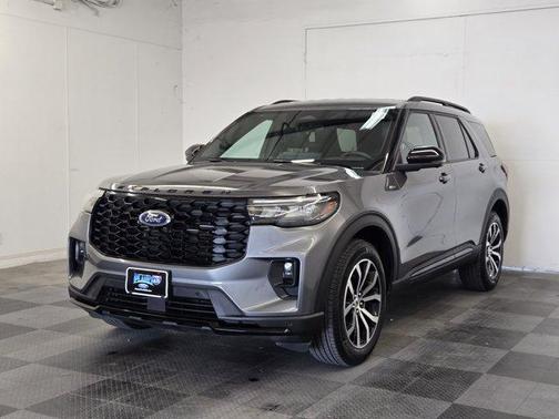 Gray Metallic 2025 Ford Explorer ST-Line
