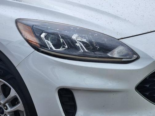 OXFORD WHITE 2020 Ford Escape SE