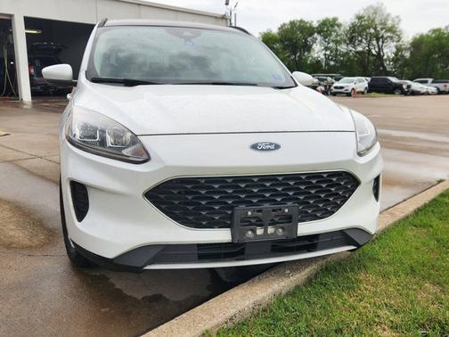 OXFORD WHITE 2020 Ford Escape SE