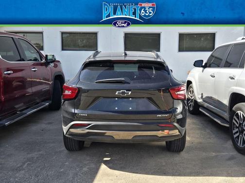 Black Metallic 2025 Chevrolet Trax ACTIV