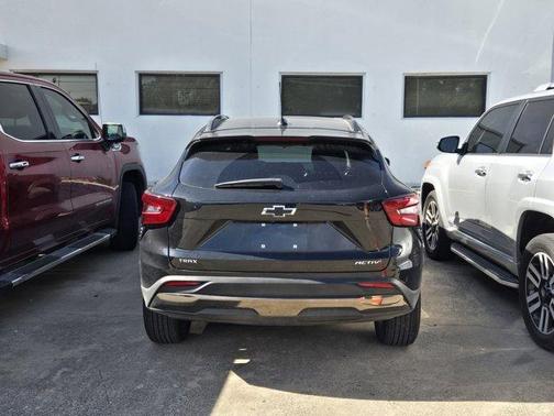 Black Metallic 2025 Chevrolet Trax ACTIV