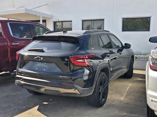 Black Metallic 2025 Chevrolet Trax ACTIV