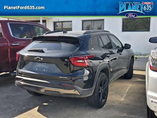 Black Metallic 2025 Chevrolet Trax ACTIV