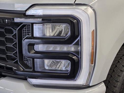 Avalanche 2026 Ford F-250 Lariat
