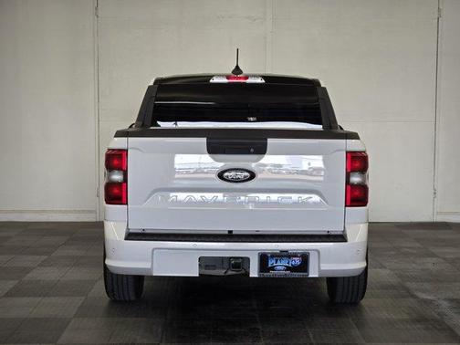 Oxford White 2025 Ford Maverick Lobo Standard